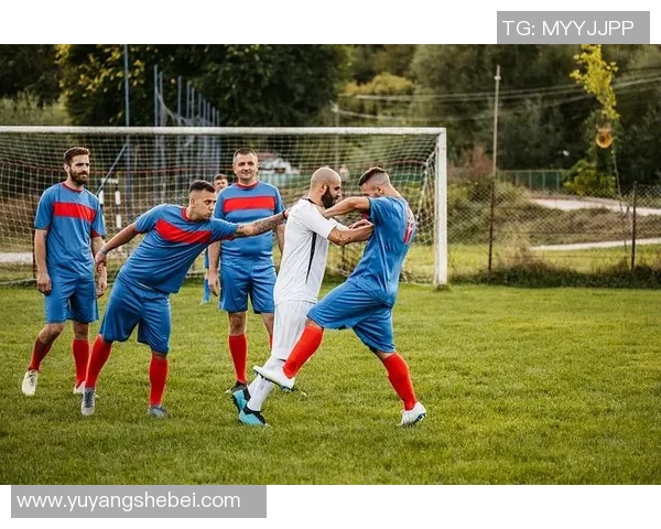 足球明星之间的激烈对抗与幽默羞辱瞬间大盘点 足球明星之间的激烈对抗与幽默羞辱瞬间大盘点